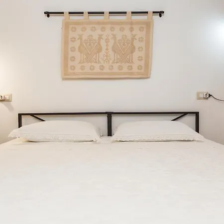 Dommu Anna 包内伊