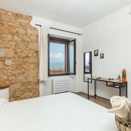 Dommu Anna Apartman *